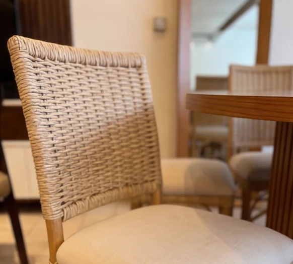 Sillas de ratán natural con asiento tapizado - comedor a medida - Zimmerman Muebles