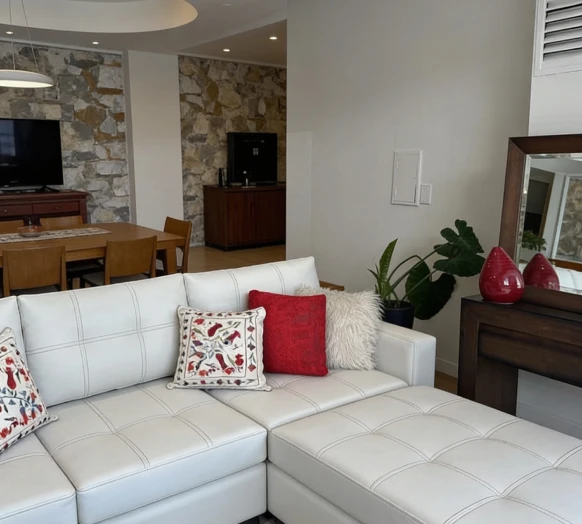 Living completo a medida en Tucumán con sofá, mesa ratona y mueble TV - Zimmerman Muebles